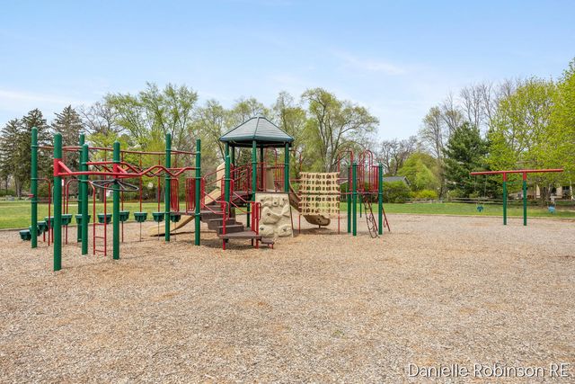 3460 Sunnyhill Street NE, Rockford, MI 49341