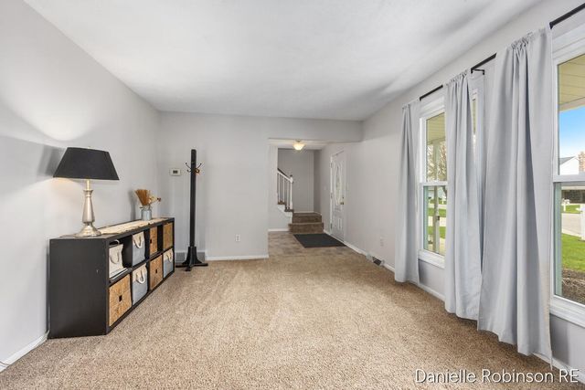 3460 Sunnyhill Street NE, Rockford, MI 49341