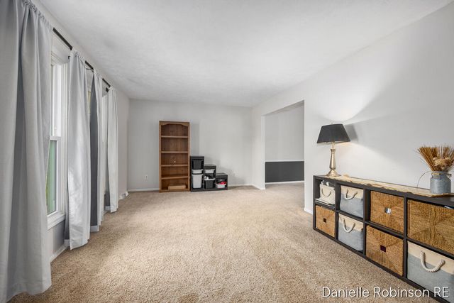 3460 Sunnyhill Street NE, Rockford, MI 49341