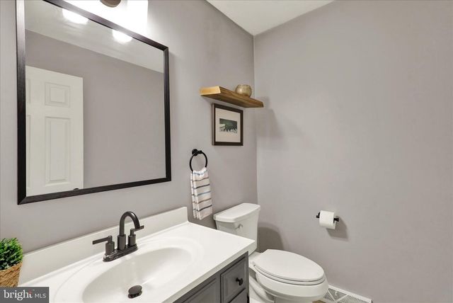 557 MAGNOLIA DR, Lititz, PA 17543