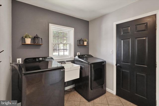 557 MAGNOLIA DR, Lititz, PA 17543