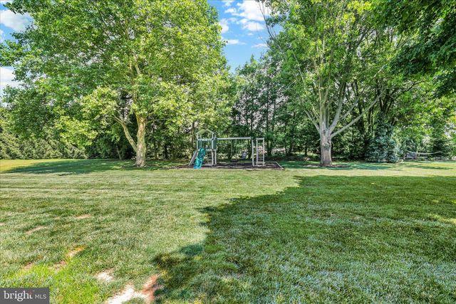 557 MAGNOLIA DR, Lititz, PA 17543