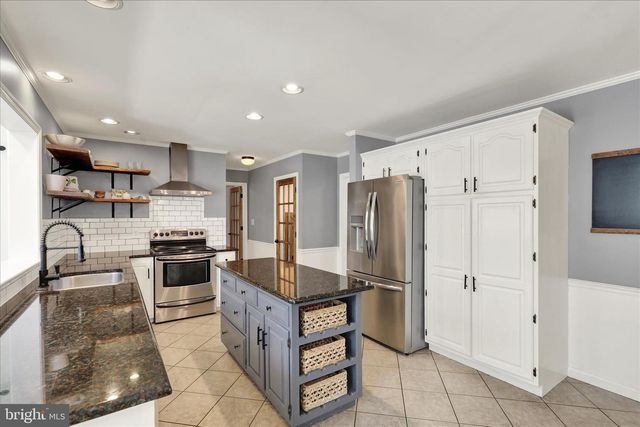 557 MAGNOLIA DR, Lititz, PA 17543