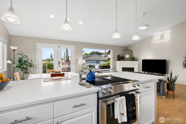 650 Medallion Place E, Port Orchard, WA 98366
