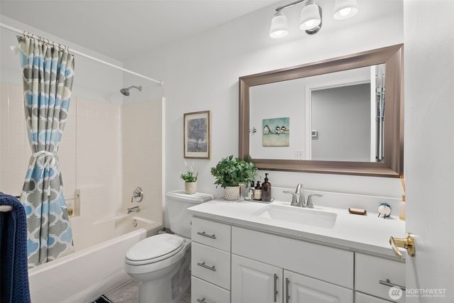 650 Medallion Place E, Port Orchard, WA 98366