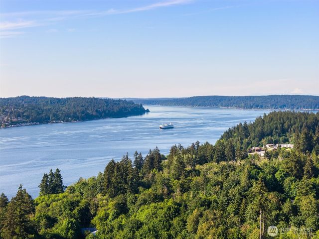 650 Medallion Place E, Port Orchard, WA 98366