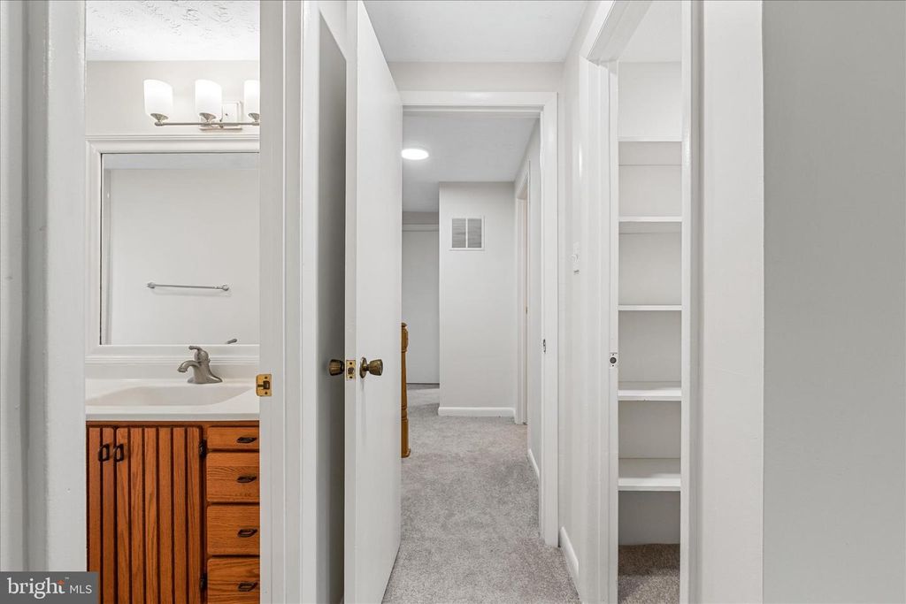 Image 28 of property listing at 7001 SLATE CT, Middletown, MD 21769