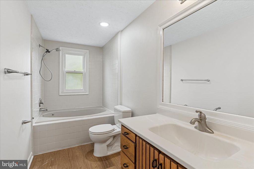 Image 34 of property listing at 7001 SLATE CT, Middletown, MD 21769