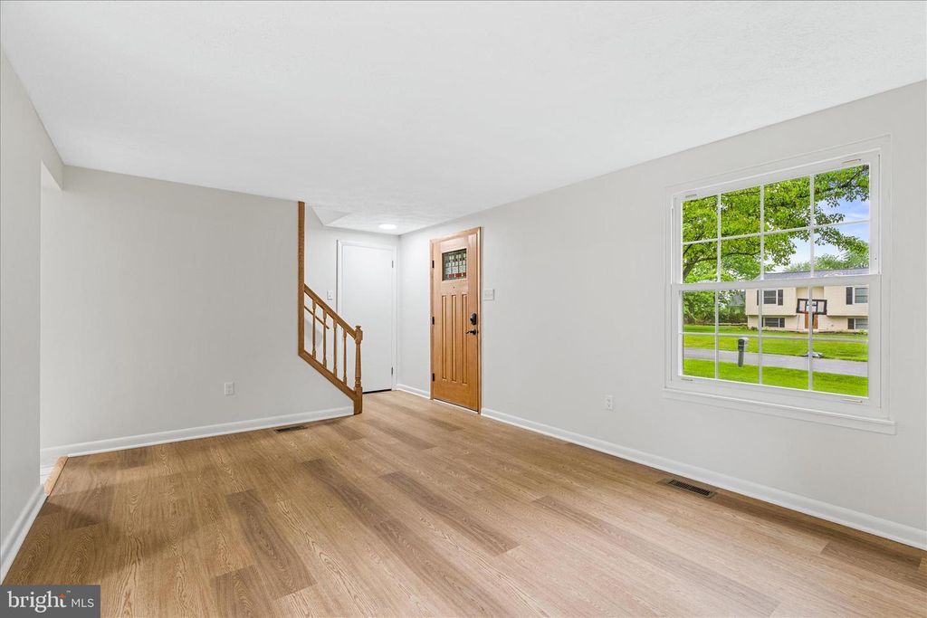 Image 5 of property listing at 7001 SLATE CT, Middletown, MD 21769