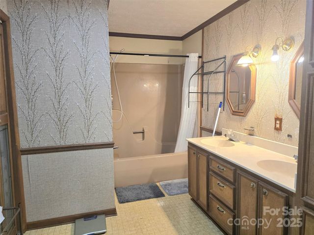 7141 Knobs Landing, Connelly Springs, NC 28612