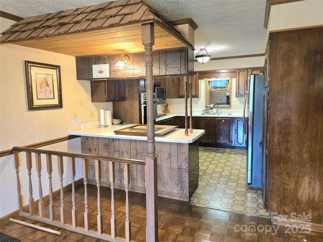 7141 Knobs Landing, Connelly Springs, NC 28612