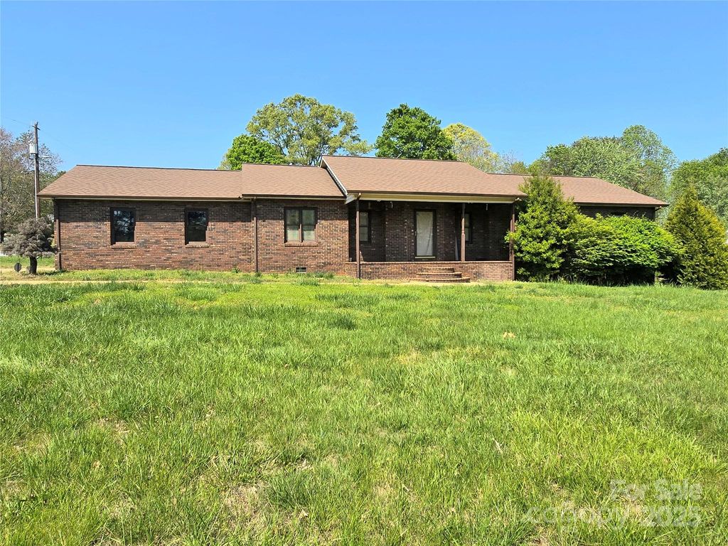 7141 Knobs Landing, Connelly Springs, NC 28612