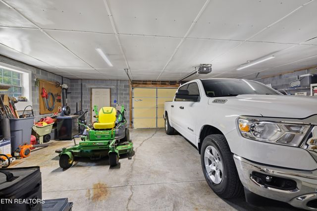 4705 E Hampton Blvd, Morristown, TN 37813