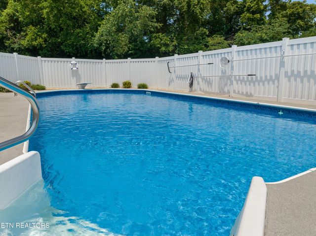 4705 E Hampton Blvd, Morristown, TN 37813