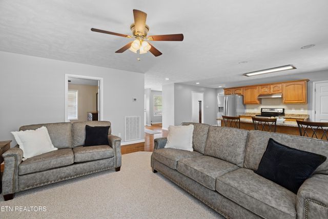 4705 E Hampton Blvd, Morristown, TN 37813