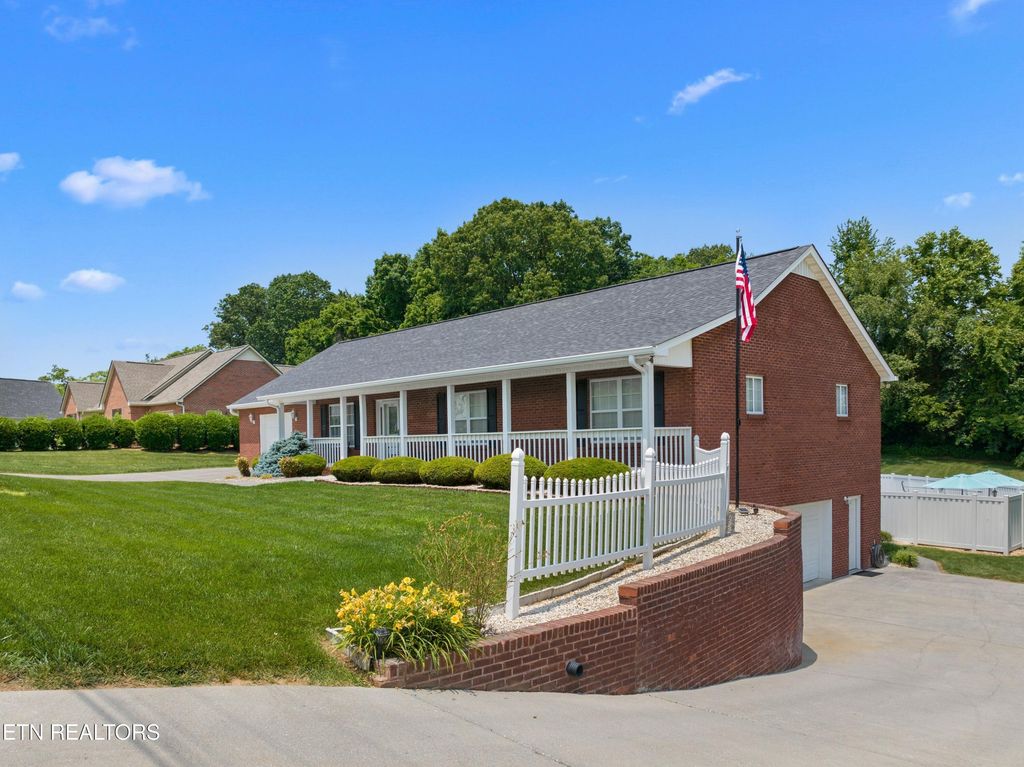 4705 E Hampton Blvd, Morristown, TN 37813