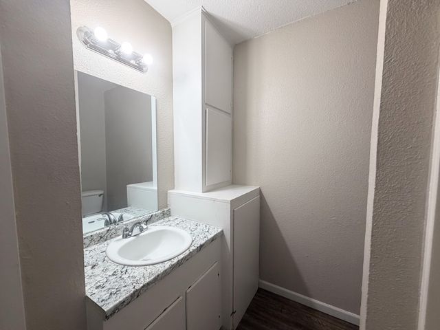 3224 W 8th Avenue 3, Corsicana, TX 75110