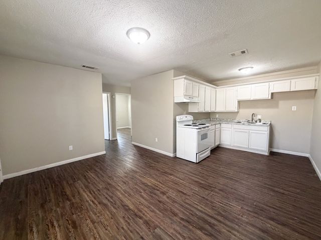 3224 W 8th Avenue 3, Corsicana, TX 75110