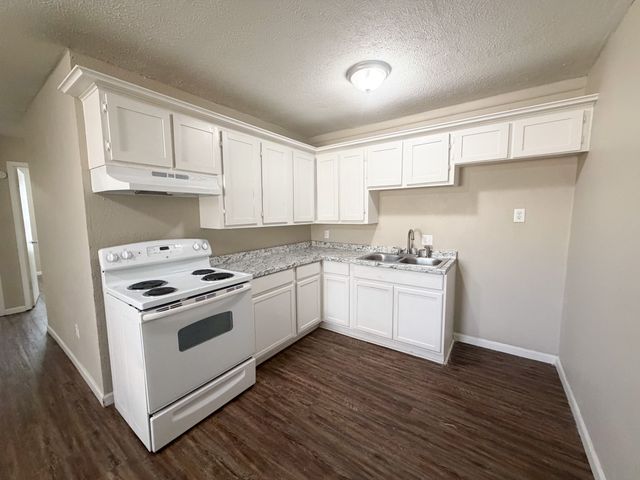 3224 W 8th Avenue 3, Corsicana, TX 75110