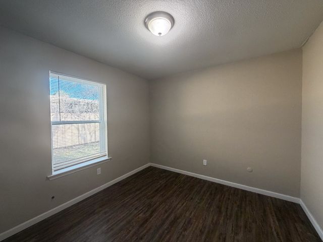 3224 W 8th Avenue 3, Corsicana, TX 75110