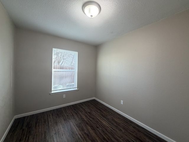 3224 W 8th Avenue 3, Corsicana, TX 75110