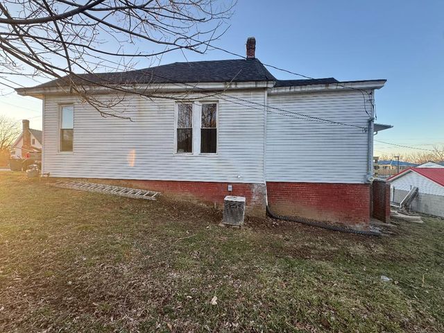 115 Woodward Avenue, Brooksville, KY 41004