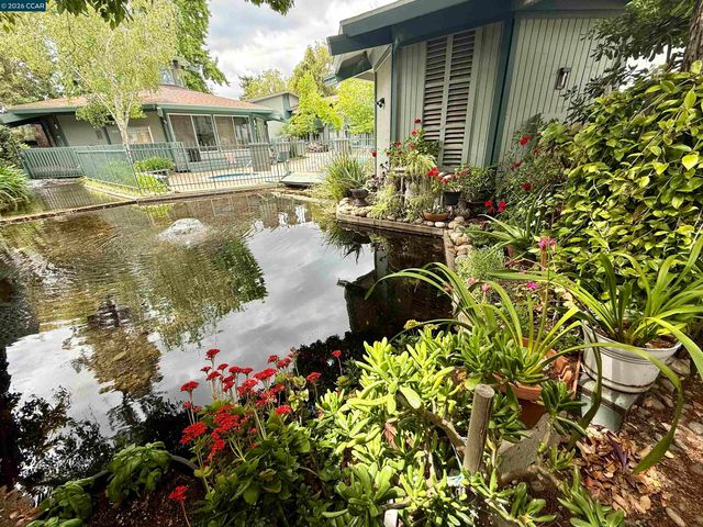 1036 Oak Grove Rd 105, Concord, CA 94518