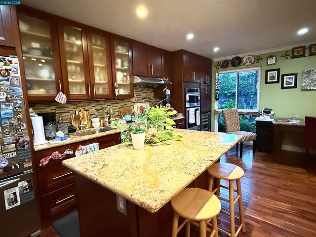 1036 Oak Grove Rd 105, Concord, CA 94518