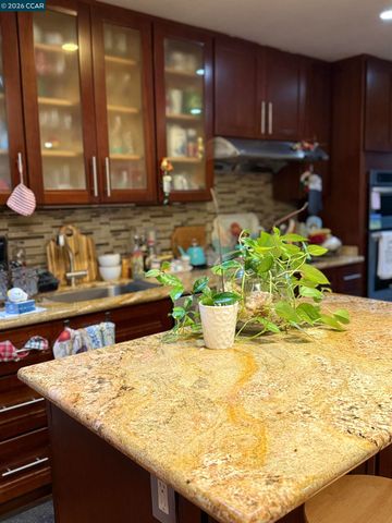 1036 Oak Grove Rd 105, Concord, CA 94518