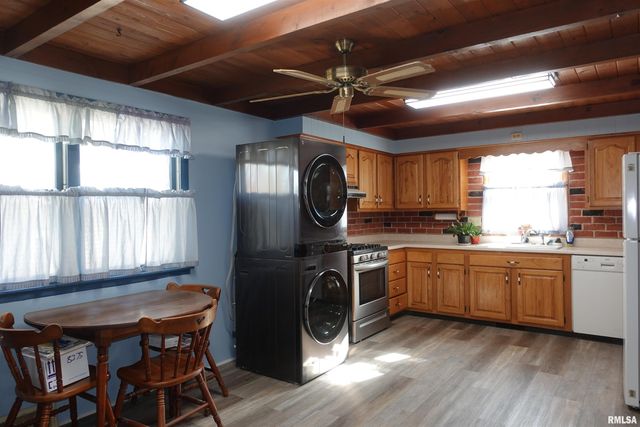 1450 BRIDGE Avenue, Galesburg, IL 61401