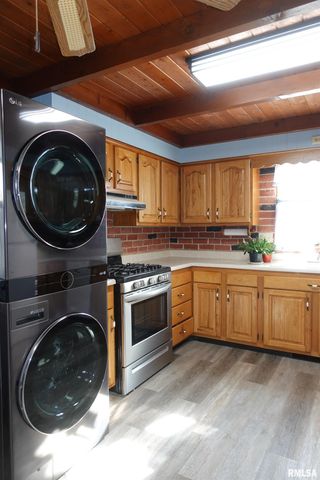 1450 BRIDGE Avenue, Galesburg, IL 61401