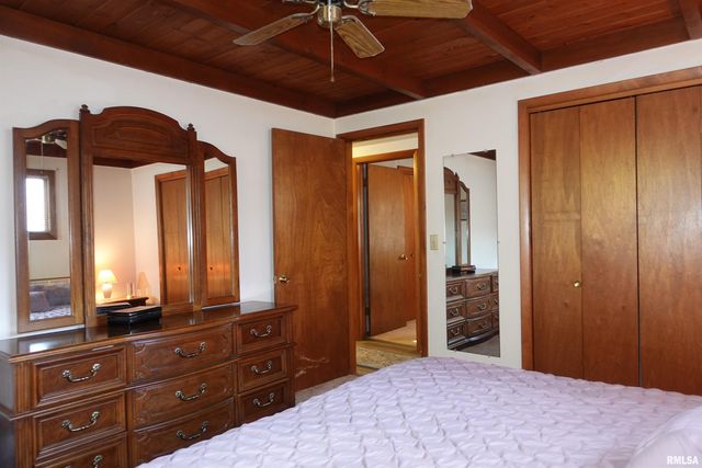 1450 BRIDGE Avenue, Galesburg, IL 61401