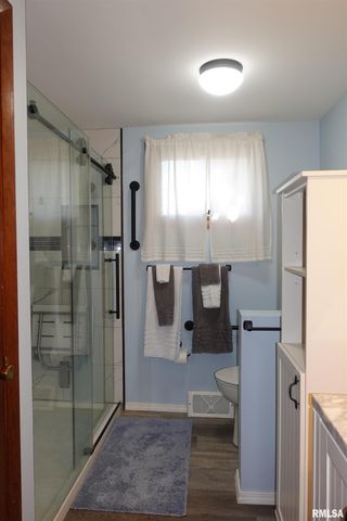 1450 BRIDGE Avenue, Galesburg, IL 61401