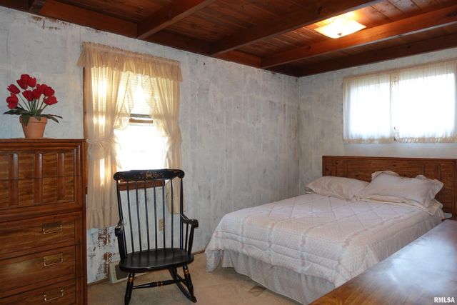 1450 BRIDGE Avenue, Galesburg, IL 61401