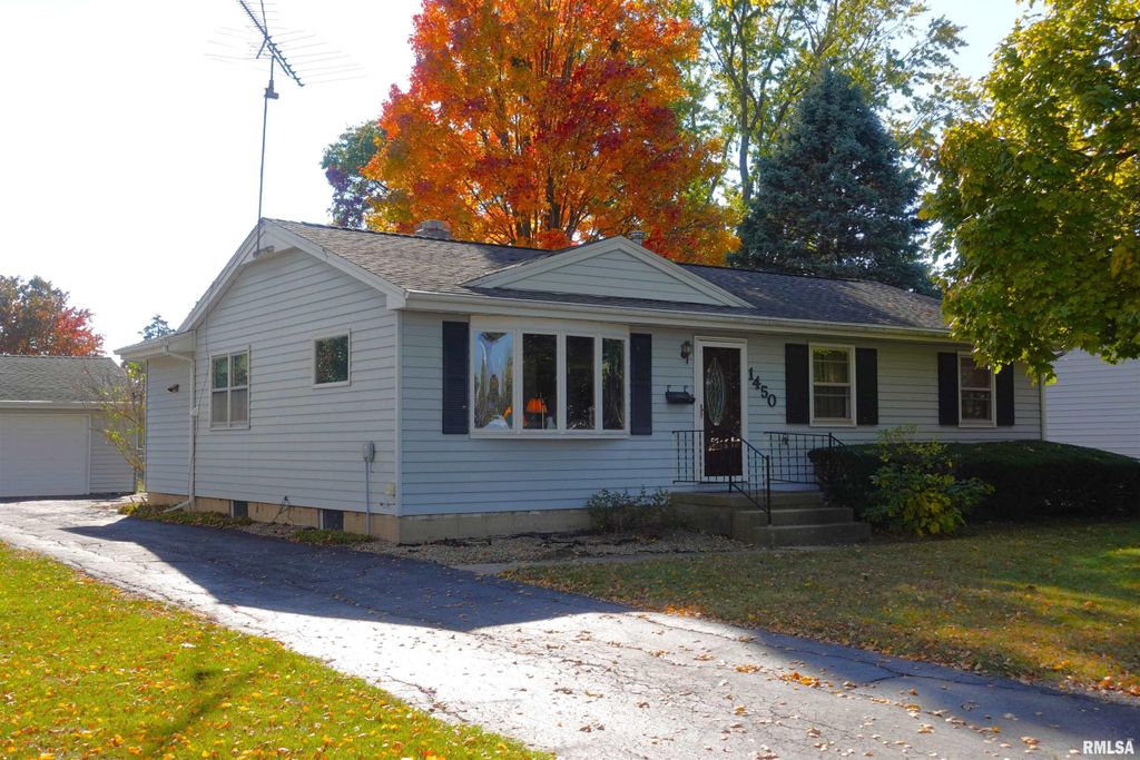 1450 BRIDGE Avenue, Galesburg, IL 61401
