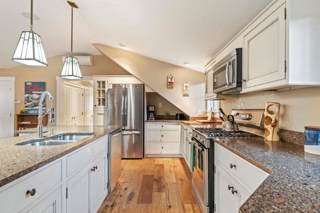 299 Mountain Road, Stowe, VT 05672