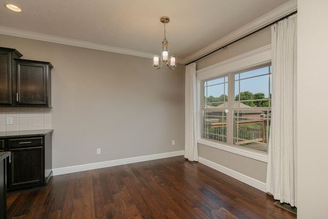 5055 E Farm Road 122, Springfield, MO 65802