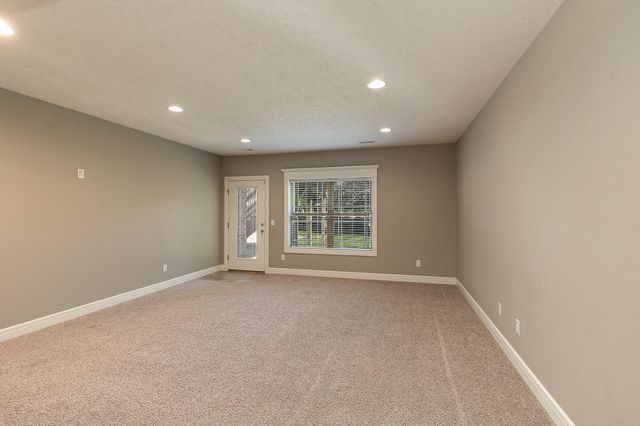 5055 E Farm Road 122, Springfield, MO 65802