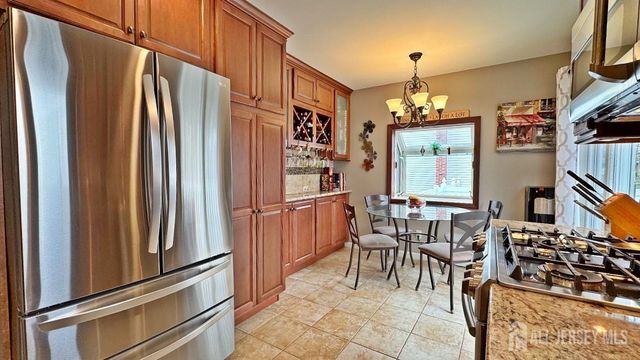 19 Norton Street, Edison, NJ 08820