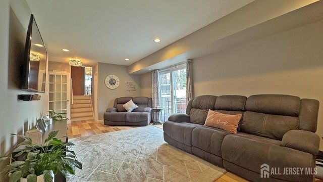 19 Norton Street, Edison, NJ 08820