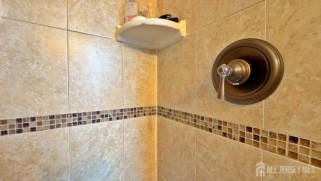 19 Norton Street, Edison, NJ 08820