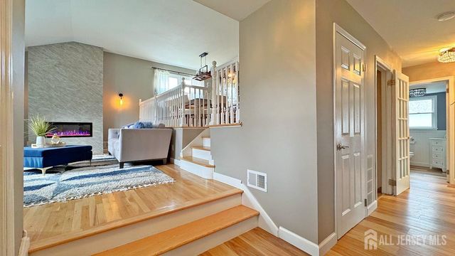 19 Norton Street, Edison, NJ 08820