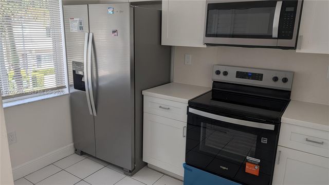 208 Riviera Circle 67-10, Weston, FL 33326