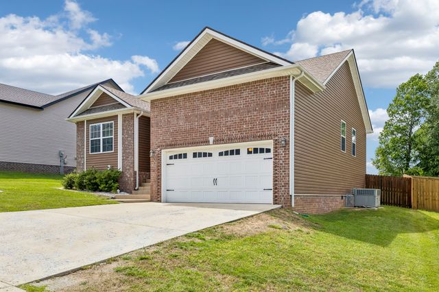 1149 Racker Dr, Clarksville, TN 37043