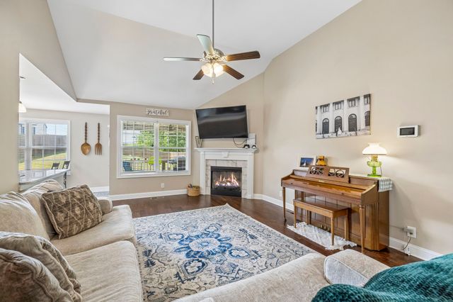 1149 Racker Dr, Clarksville, TN 37043