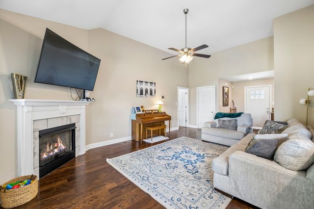 1149 Racker Dr, Clarksville, TN 37043