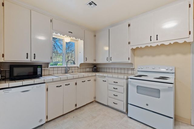 686 Coronado Street, Redding, CA 96003