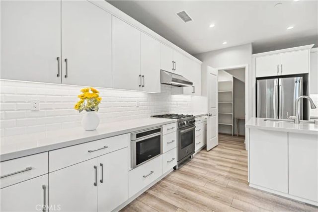 135 Messenger, Irvine, CA 92618