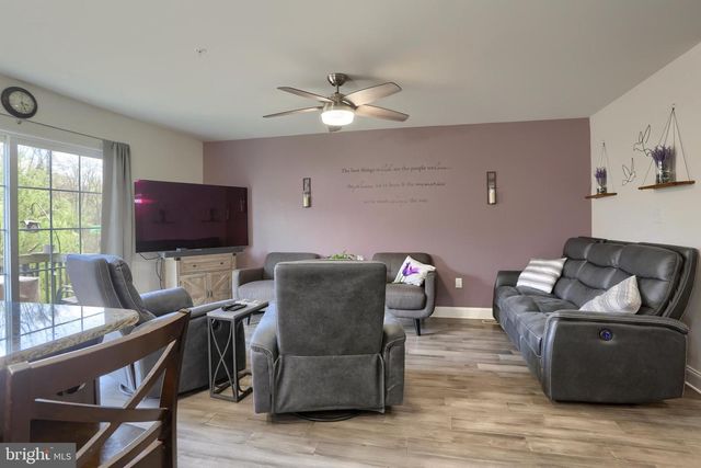 8121 LENKER DR, Harrisburg, PA 17112