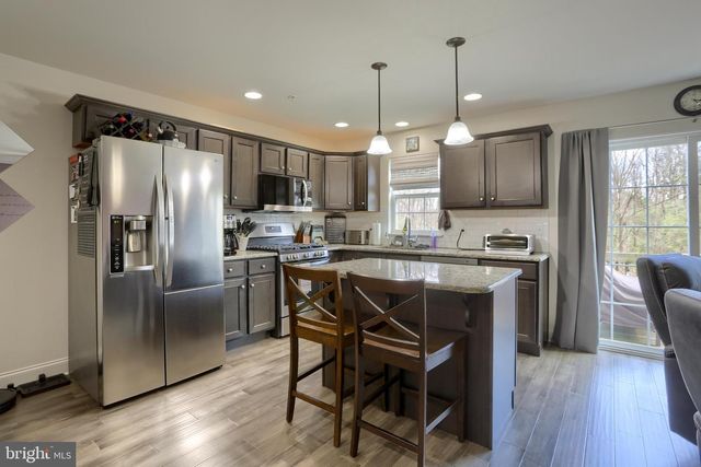 8121 LENKER DR, Harrisburg, PA 17112